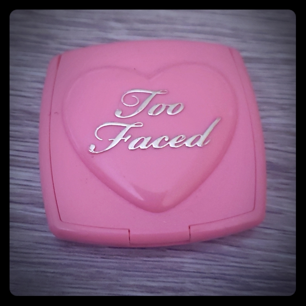 Too Faced mini blush